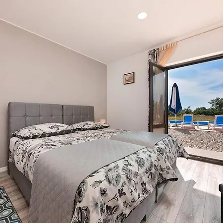 Piantadela Apartman Karojba